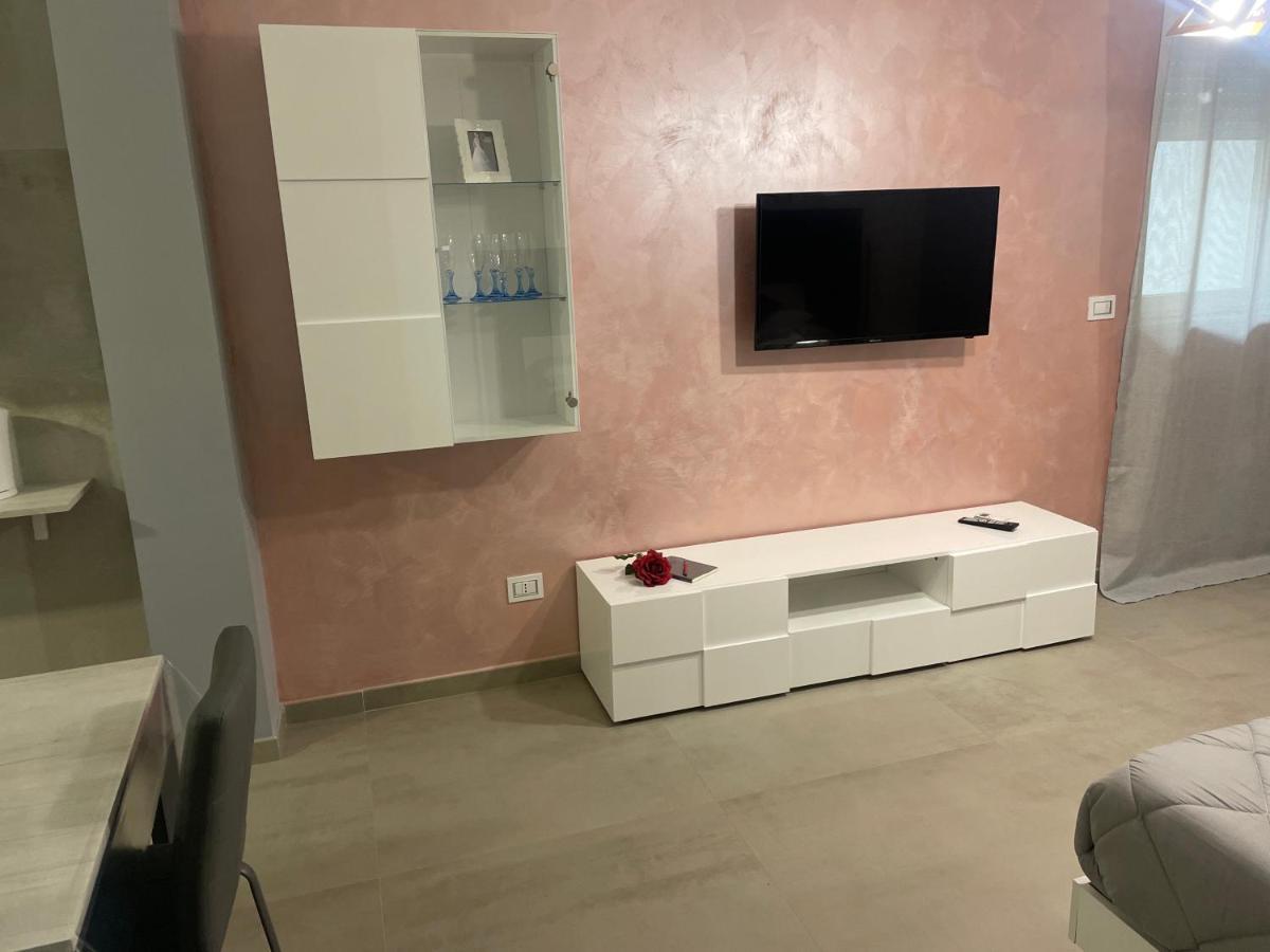 B&B Elles Con Parcheggio Interno Barletta Bagian luar foto