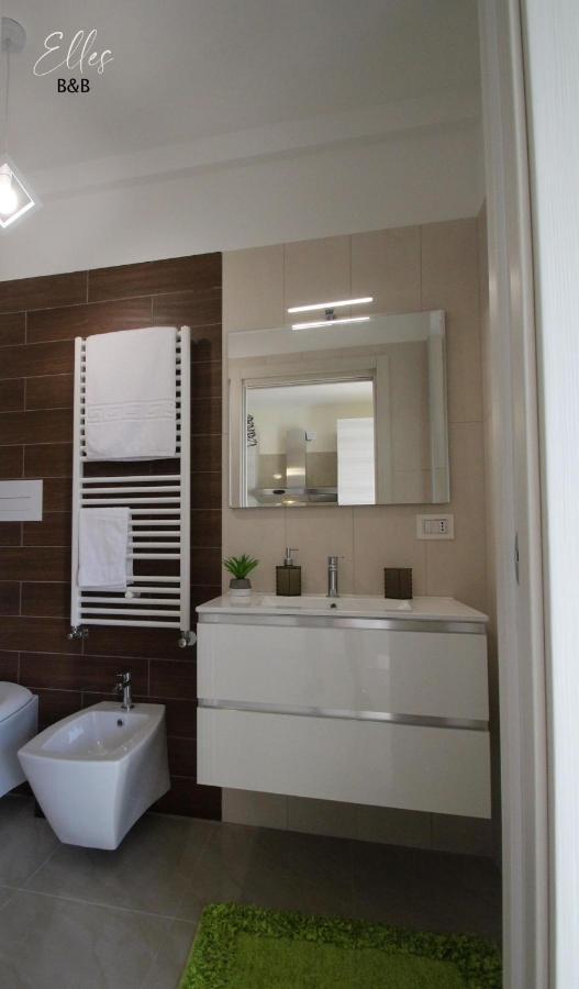 B&B Elles Con Parcheggio Interno Barletta Bagian luar foto