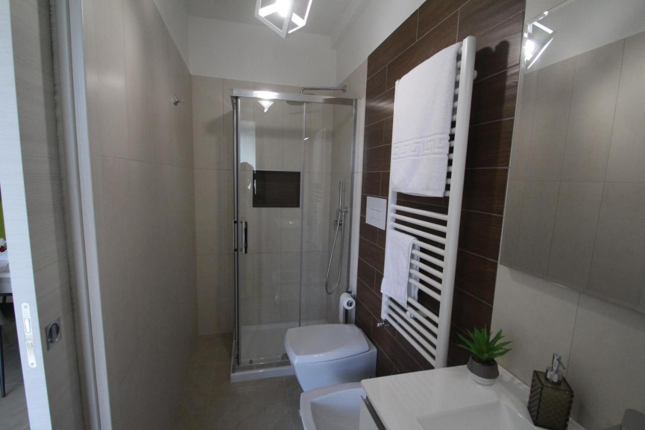 B&B Elles Con Parcheggio Interno Barletta Bagian luar foto