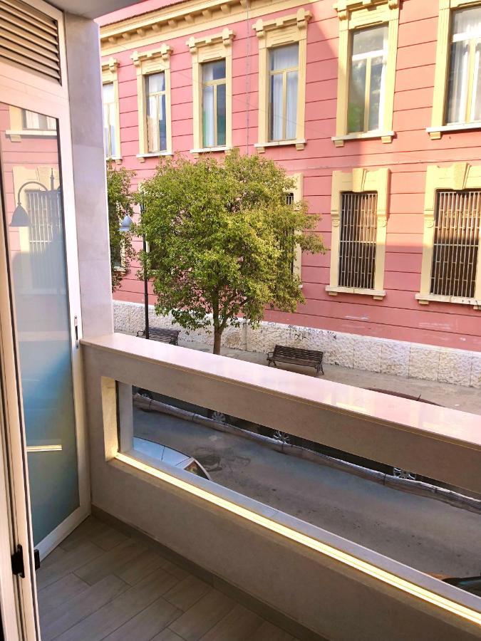 B&B Elles Con Parcheggio Interno Barletta Bagian luar foto