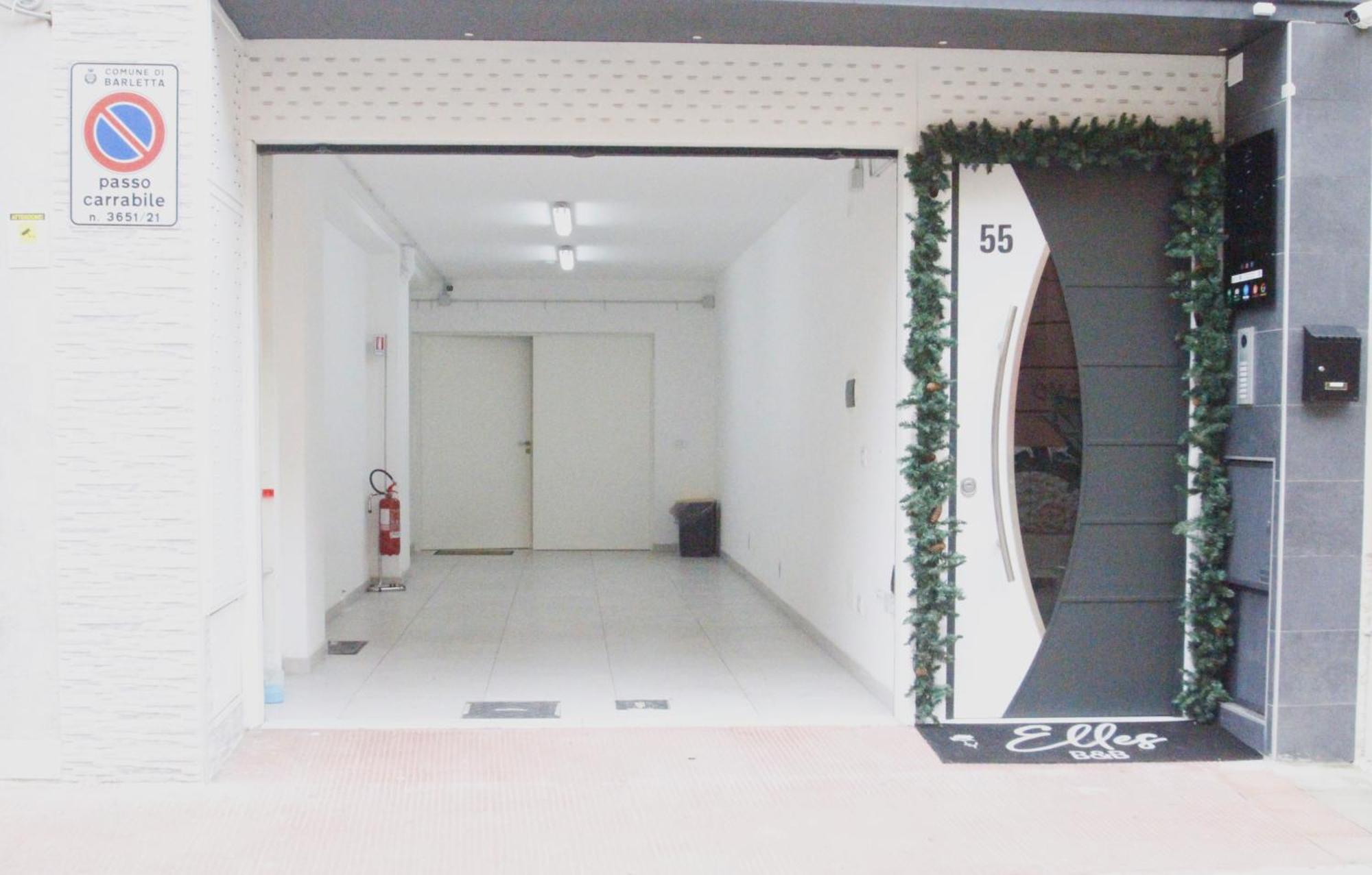 B&B Elles Con Parcheggio Interno Barletta Bagian luar foto